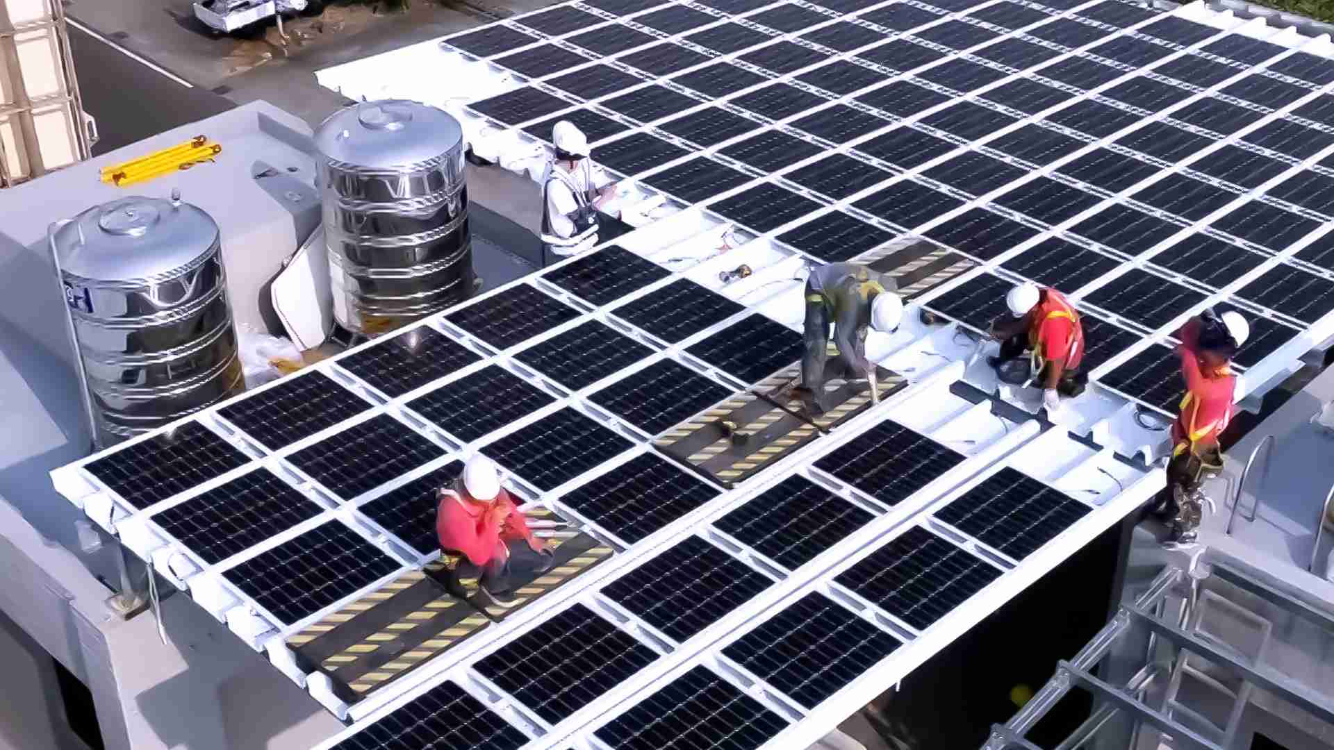 财神娱乐着力于替代能源之技术研发，，，如光电浪板的相关制程、、设备与产品，，，，其中所开发之光电整合型浪板，，，减少传统金属支架安装，，更提升耐候度，，，可广泛运用于多元场域，，，并辅助建筑达到净零碳排目标